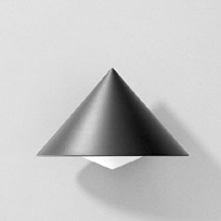 Surface wall with shielded light source Surface wall with shielded light source