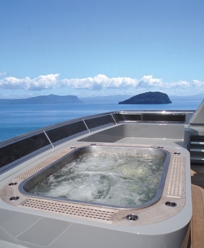 RECTANGULAR STAINLESS STEEL SPA WITH ROUNDED CORNERS 