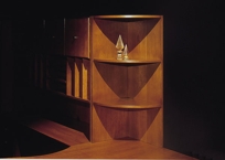 Hutch radius shelf